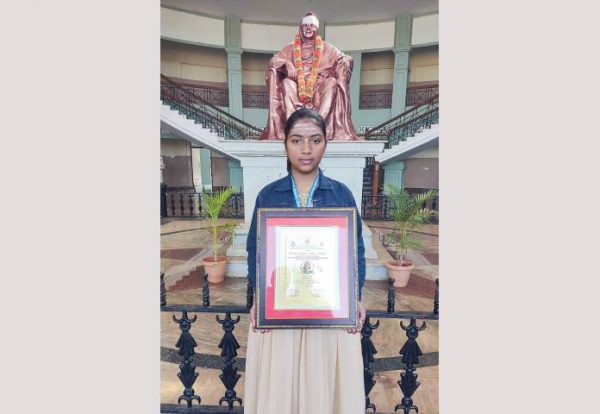 JSS Student Dhavani Wins Academy Bal Gaurav Award JSS Student Dhavani Wins Academy Bal Gaurav Award